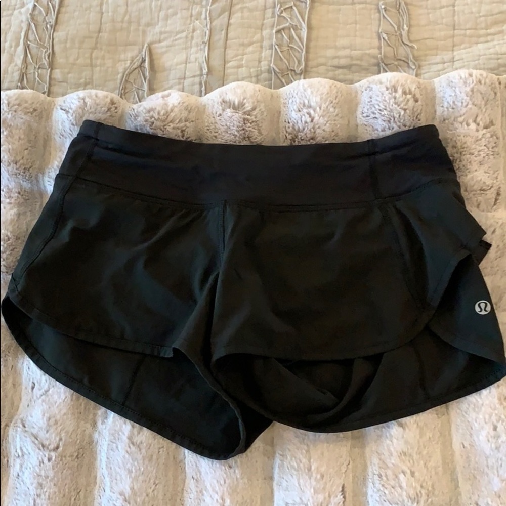 Black LuLulemon shorts